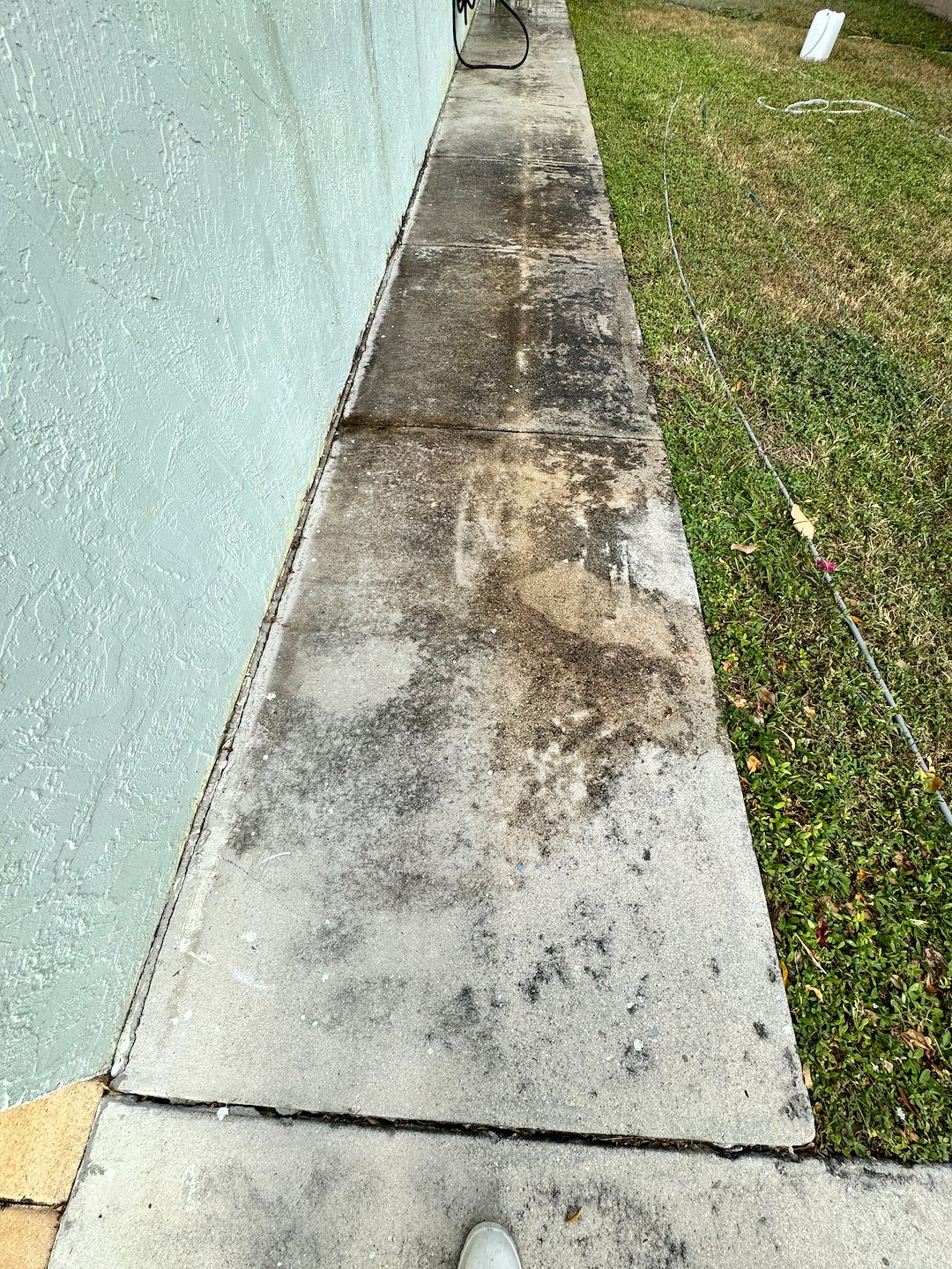 Sidewalk and driveway pressure cleaning in West Palm Beach FL 33406 Thumbnail